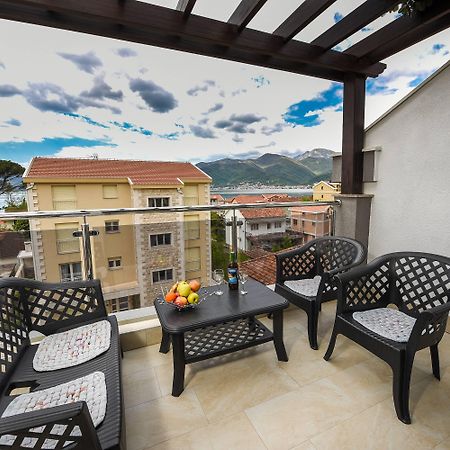 Sea Point Apart Hotel Tivat Bagian luar foto