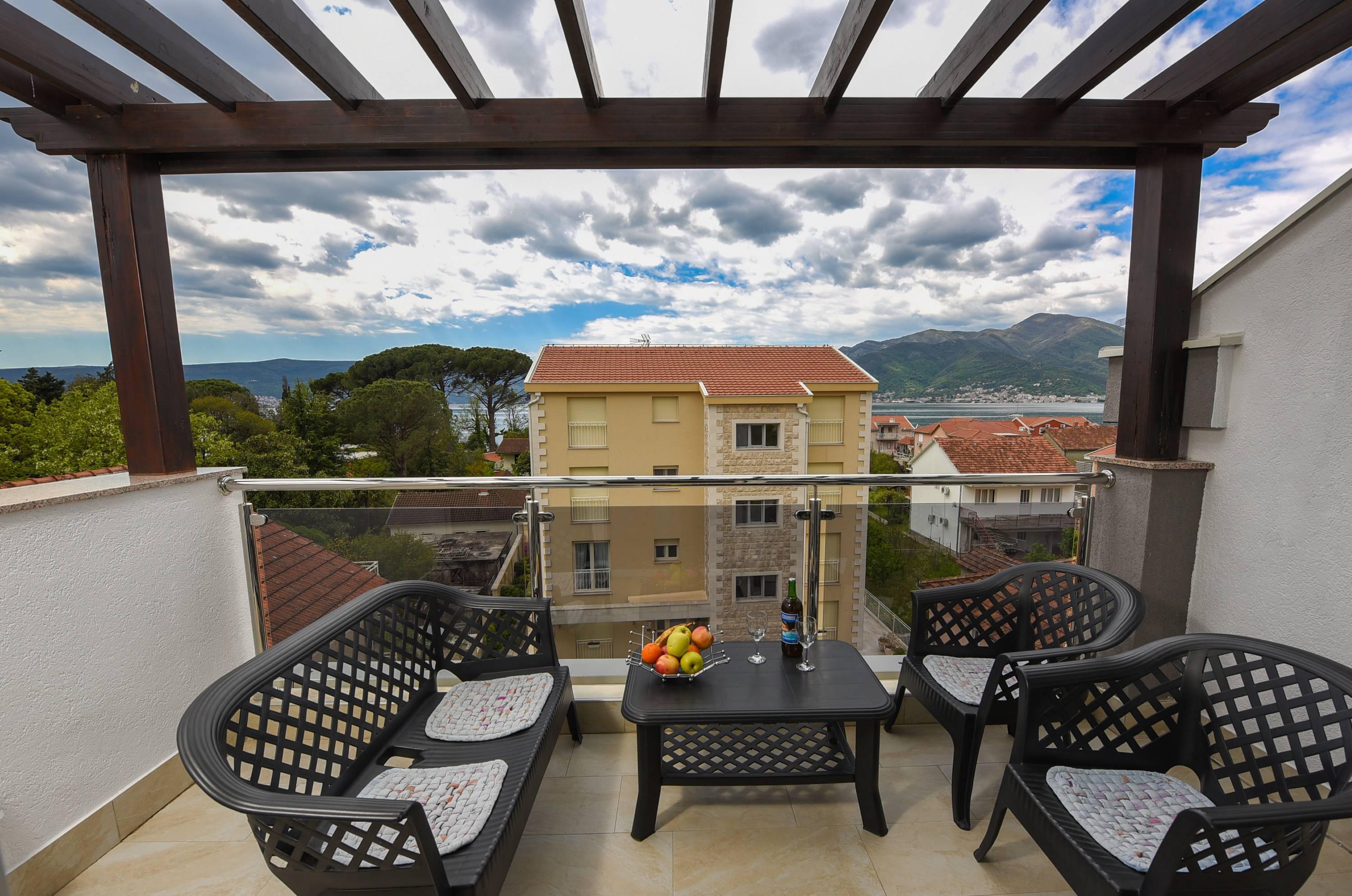 Sea Point Apart Hotel Tivat Bagian luar foto