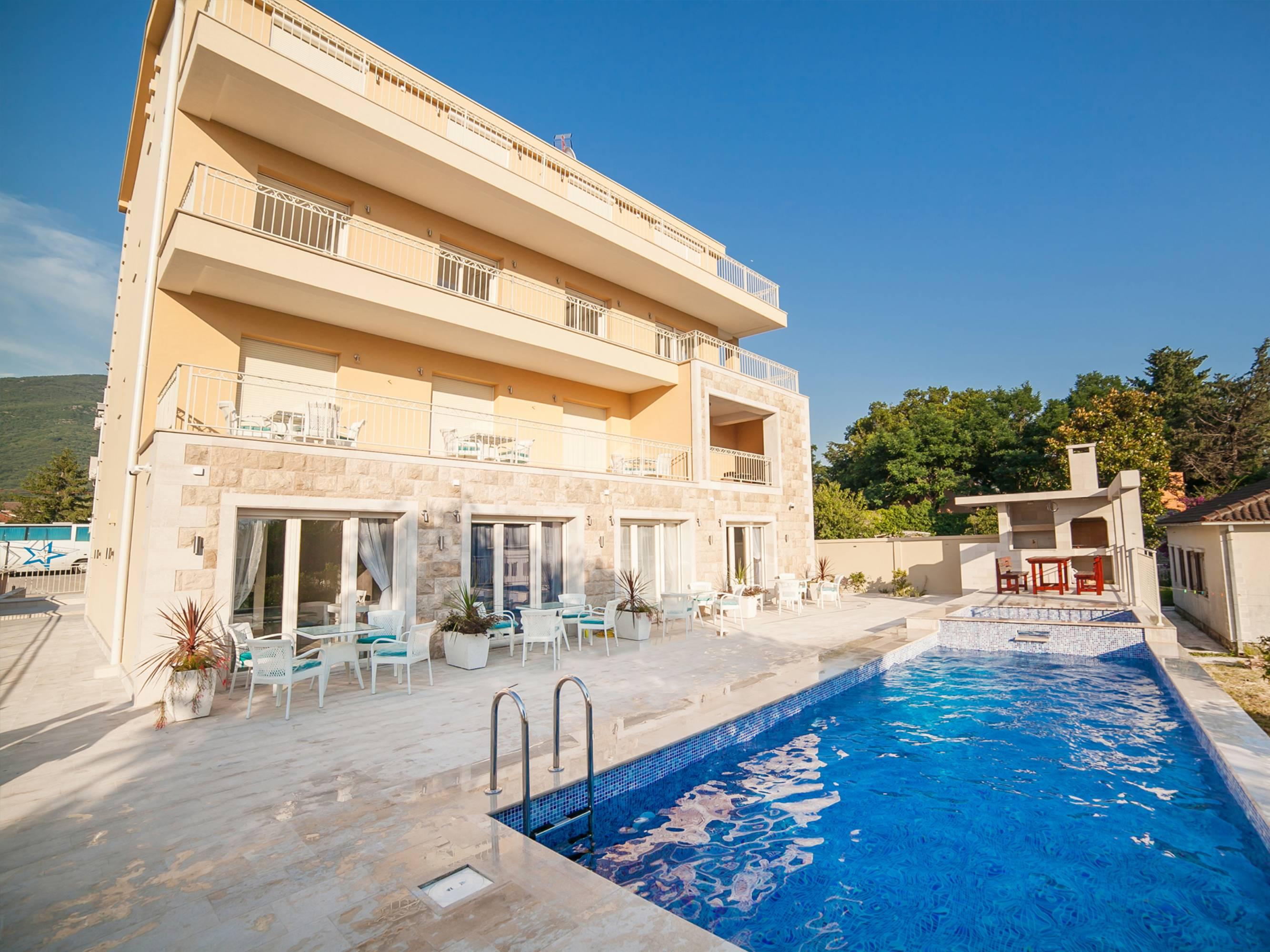 Sea Point Apart Hotel Tivat Bagian luar foto