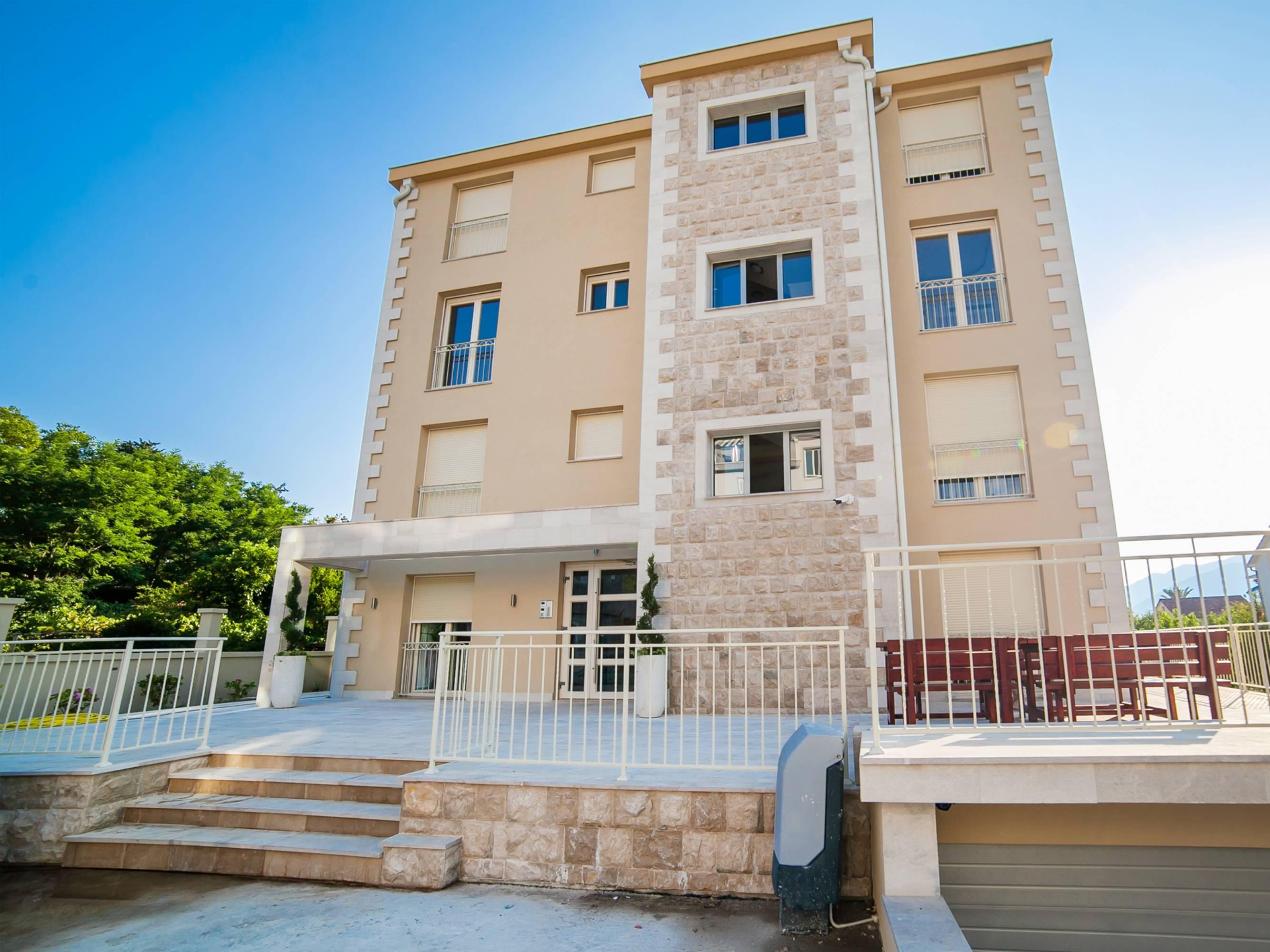 Sea Point Apart Hotel Tivat Bagian luar foto