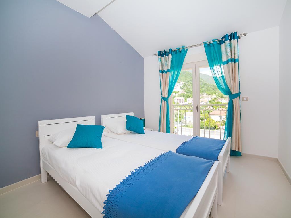 Sea Point Apart Hotel Tivat Bagian luar foto