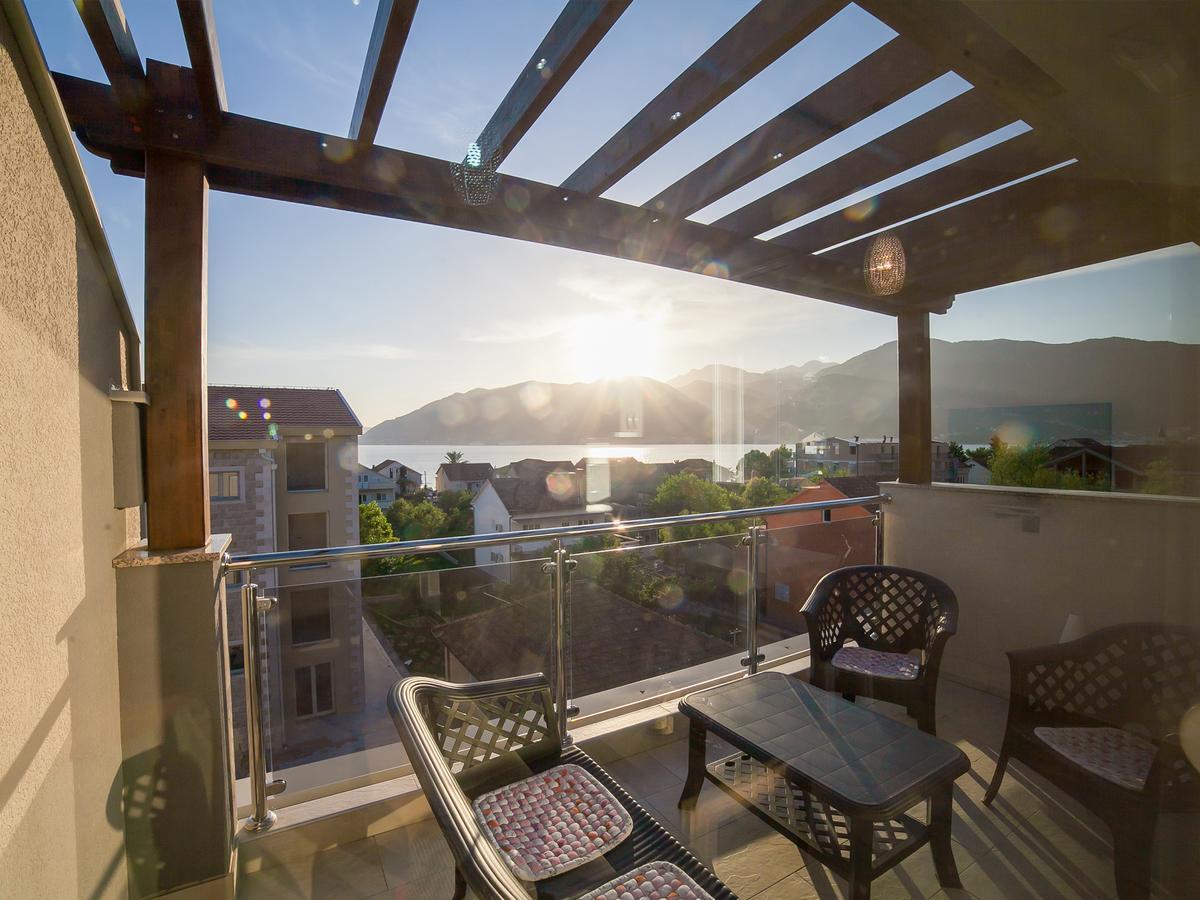 Sea Point Apart Hotel Tivat Bagian luar foto